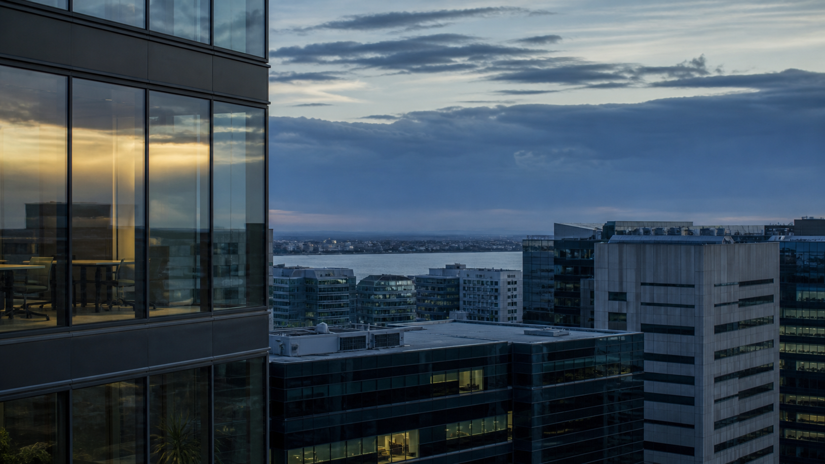 Horizonte corporativo de Vitória no início da noite